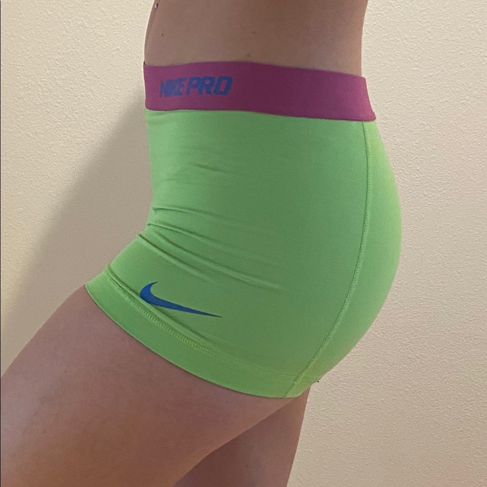 Nike pro 2.5” inseem short sz M